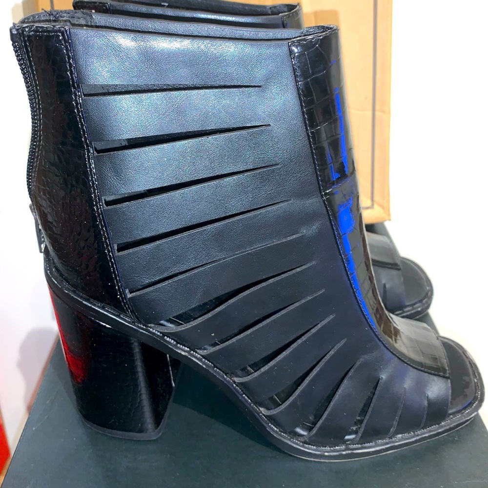Black gladiator square heel sandals
